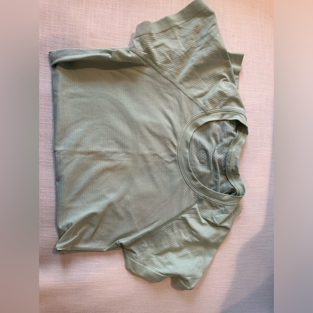LULULEMON TOP